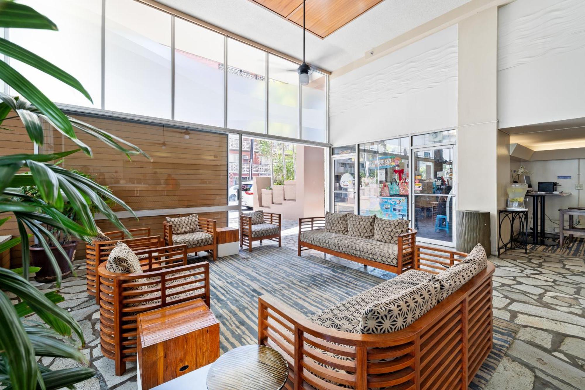 Steps To Waikiki Beach! Newly Renovated With 75" Tv Honolulu Exteriör bild