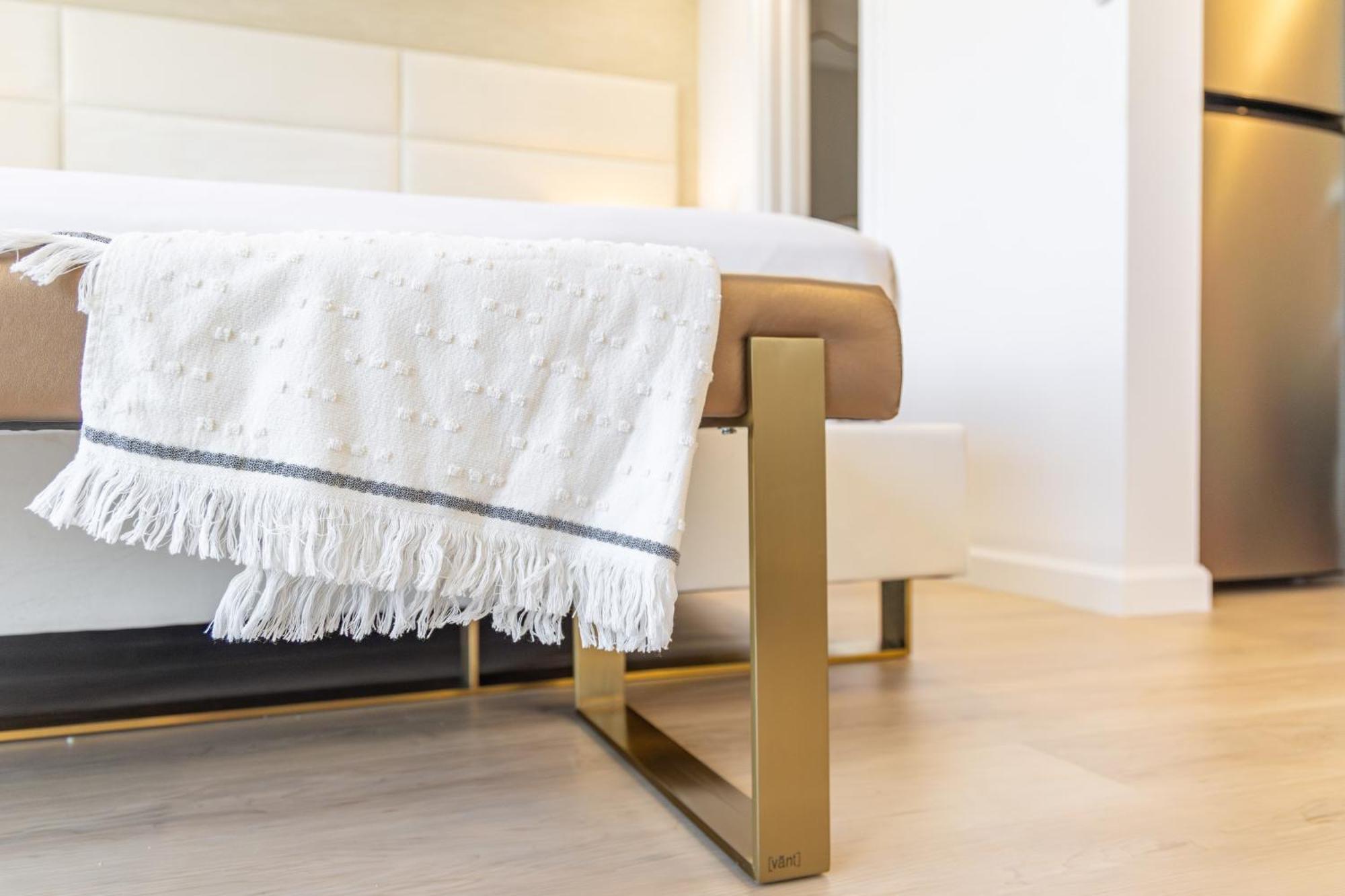 Steps To Waikiki Beach! Newly Renovated With 75" Tv Honolulu Exteriör bild