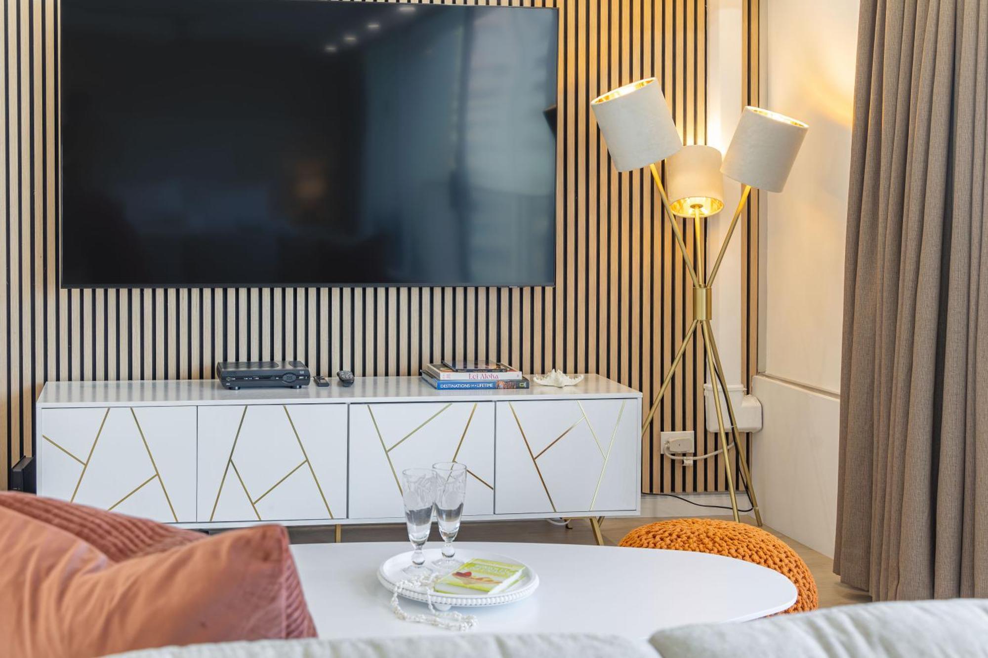 Steps To Waikiki Beach! Newly Renovated With 75" Tv Honolulu Exteriör bild